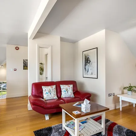Ard Apartment, Apartment *