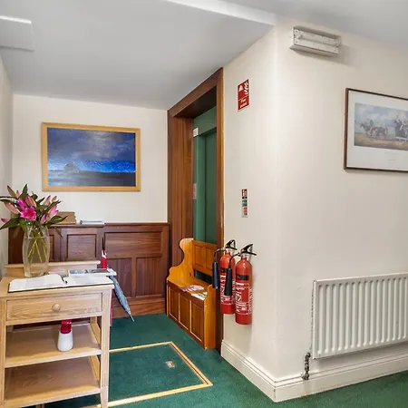 Ard Apartment, Apartment *