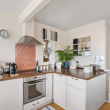 Ard Apartment, Apartment *